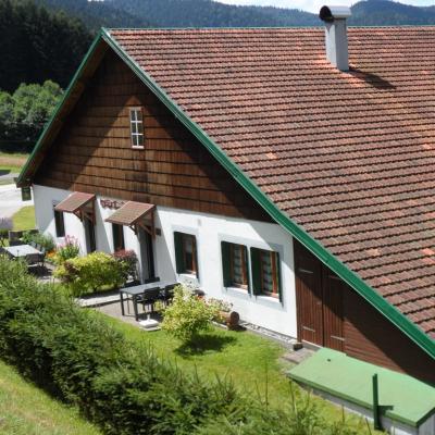 Façade gîtes le lynx et le chamois en été